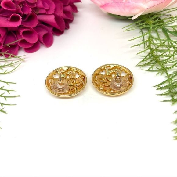 VINTAGE⚜️ORNATE Design Golden Round Earrings - Picture 6 of 7